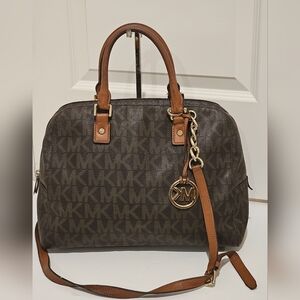 🦋Michael Kors Signature Handbag